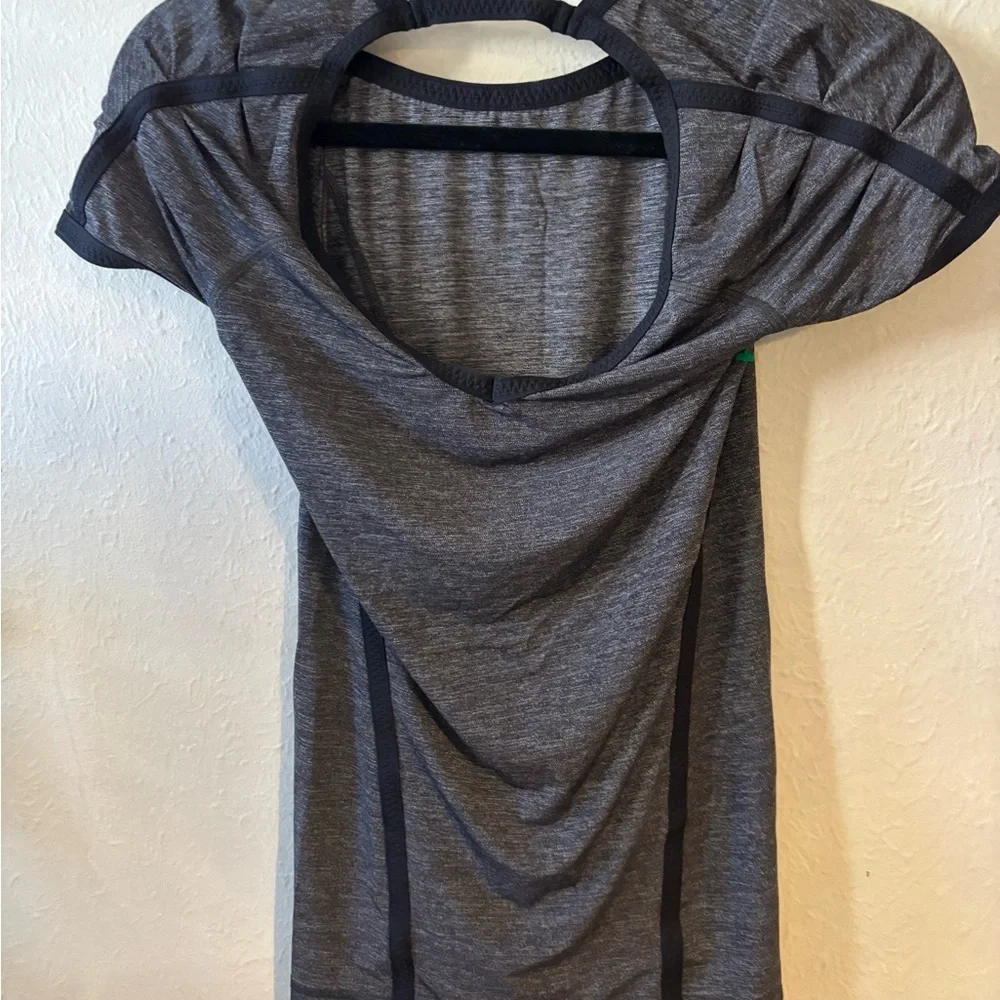 Lululemon‎ Run Team Spirit Short Sleeve Tee Ruffle Cut-out Back
